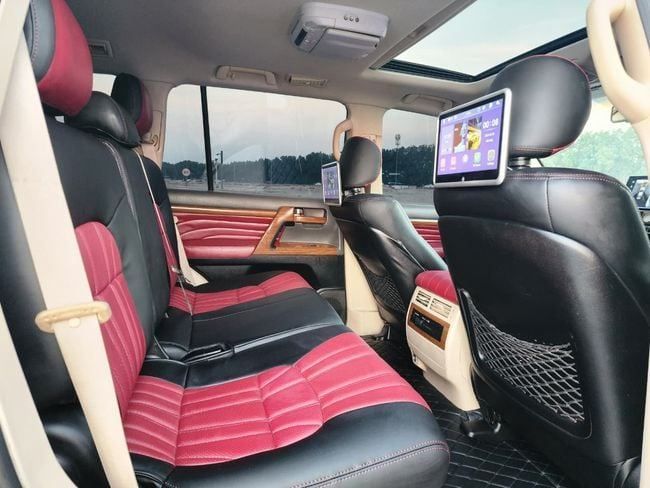 Подержанный Toyota Land Cruiser 200 Series Рестайлинг 2, 4.6 л, 2015 в Шардже от Nassem Al Sham Used Cars Черный цвет. GCC | AUTO.AE