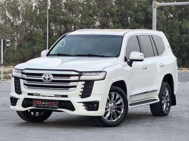 Подержанный Toyota Land Cruiser 200 Series Рестайлинг 1, 5.7 л, 2013 в Шардже от Nassem Al Sham Used Cars Белый цвет. GCC | AUTO.AE