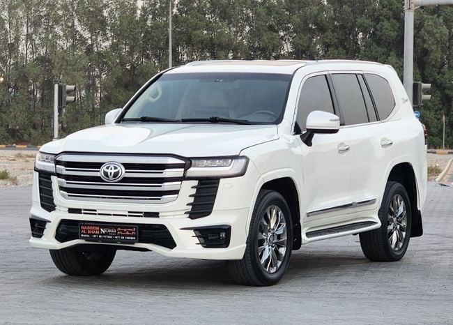 Подержанный Toyota Land Cruiser 200 Series Рестайлинг 1, 5.7 л, 2013 в Шардже от Nassem Al Sham Used Cars Белый цвет. GCC | AUTO.AE