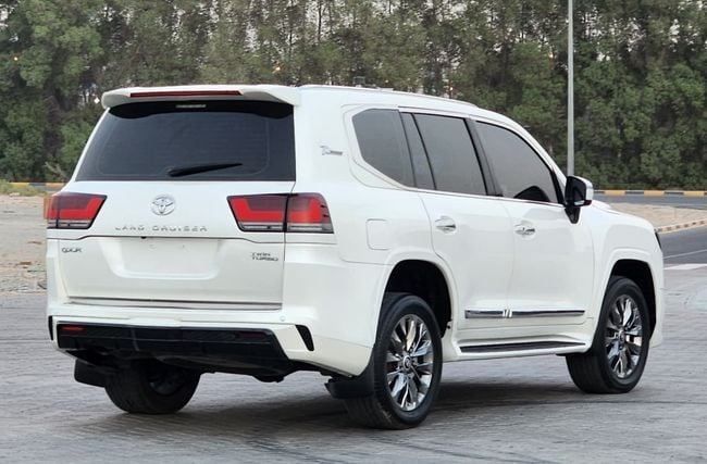 Подержанный Toyota Land Cruiser 200 Series Рестайлинг 1, 5.7 л, 2013 в Шардже от Nassem Al Sham Used Cars Белый цвет. GCC | AUTO.AE