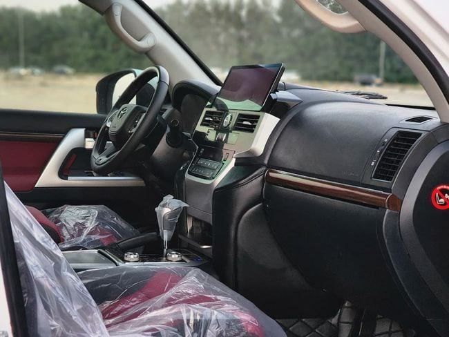 Подержанный Toyota Land Cruiser 200 Series Рестайлинг 1, 5.7 л, 2012 в Шардже от Nassem Al Sham Used Cars Белый цвет. GCC | AUTO.AE