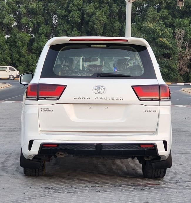 Подержанный Toyota Land Cruiser 200 Series Рестайлинг 1, 5.7 л, 2012 в Шардже от Nassem Al Sham Used Cars Белый цвет. GCC | AUTO.AE