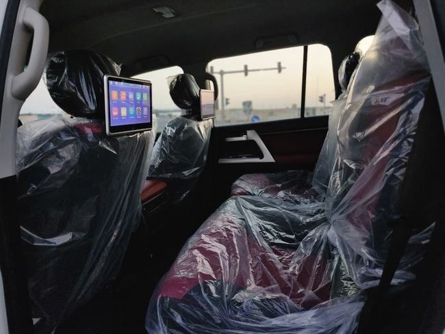 Подержанный Toyota Land Cruiser 200 Series Рестайлинг 1, 5.7 л, 2012 в Шардже от Nassem Al Sham Used Cars Белый цвет. GCC | AUTO.AE