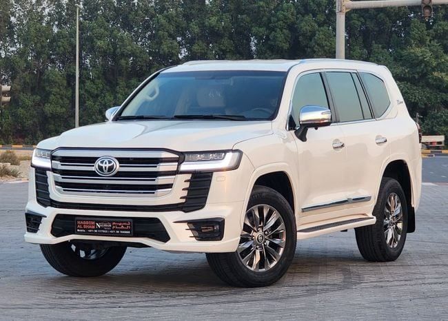 Подержанный Toyota Land Cruiser 200 Series Рестайлинг 1, 5.7 л, 2014 в Шардже от Nassem Al Sham Used Cars Белый цвет. GCC | AUTO.AE