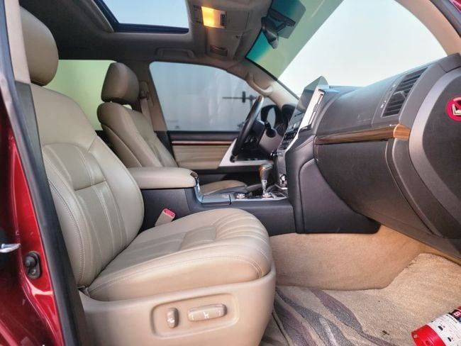 Подержанный Toyota Land Cruiser 200 Series, 5.7 л, 2010 в Шардже от Nassem Al Sham Used Cars Красный цвет. GCC | AUTO.AE