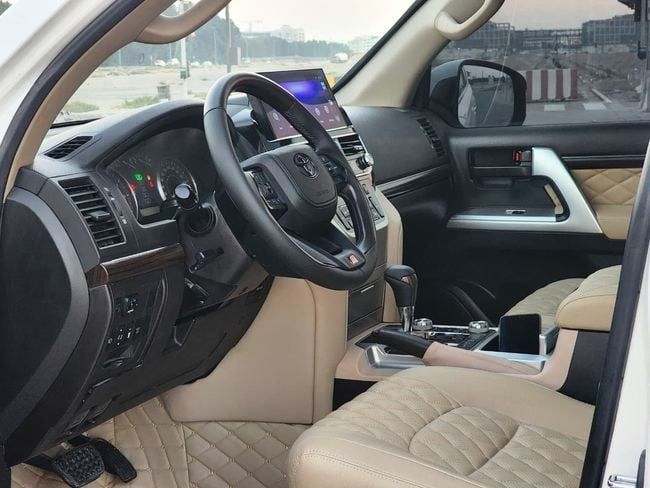 Подержанный Toyota Land Cruiser 200 Series, 5.7 л, 2009 в Шардже от Nassem Al Sham Used Cars Белый цвет. GCC | AUTO.AE