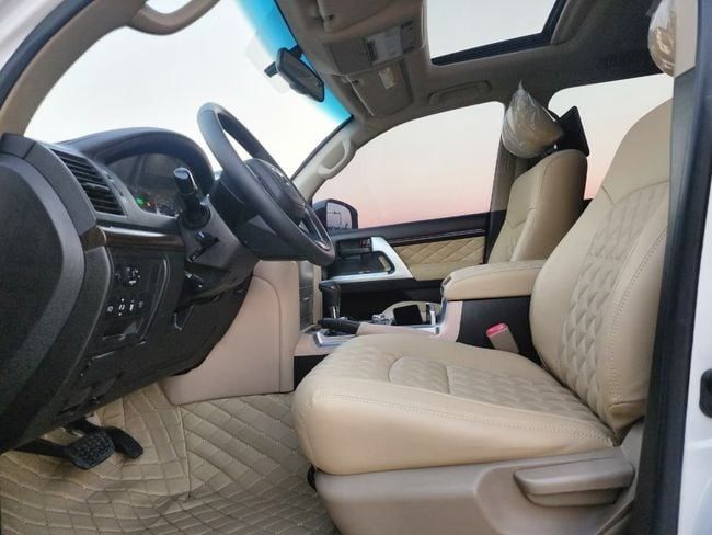 Подержанный Toyota Land Cruiser 200 Series, 5.7 л, 2009 в Шардже от Nassem Al Sham Used Cars Белый цвет. GCC | AUTO.AE
