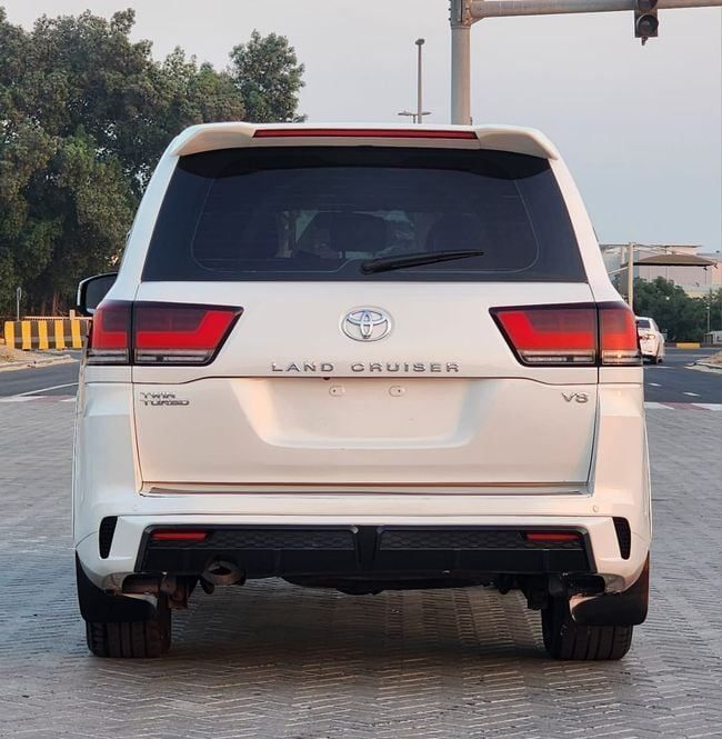 Подержанный Toyota Land Cruiser 200 Series, 5.7 л, 2009 в Шардже от Nassem Al Sham Used Cars Белый цвет. GCC | AUTO.AE