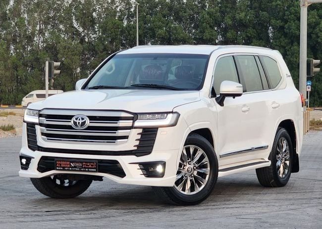 Подержанный Toyota Land Cruiser 200 Series Рестайлинг 1, 4.6 л, 2012 в Шардже от Nassem Al Sham Used Cars Белый цвет. GCC | AUTO.AE