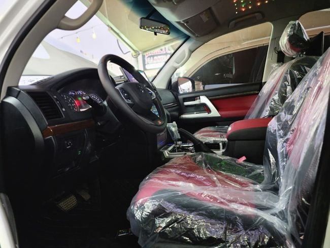 Подержанный Toyota Land Cruiser 200 Series Рестайлинг 1, 4.6 л, 2012 в Шардже от Nassem Al Sham Used Cars Белый цвет. GCC | AUTO.AE