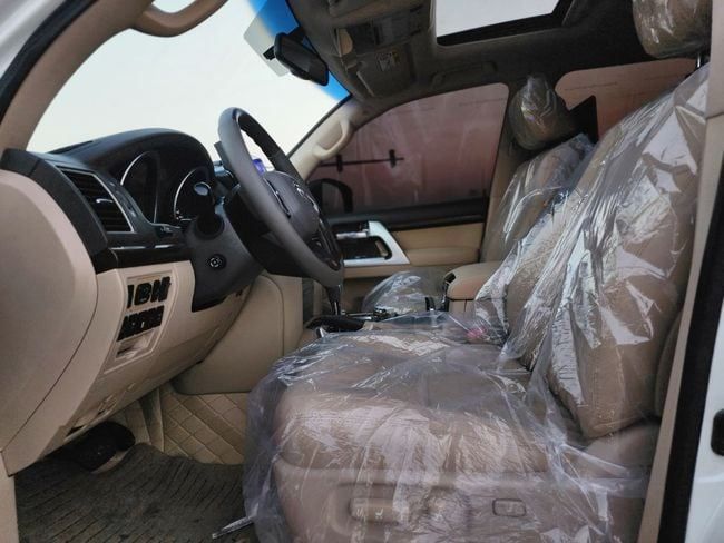 Подержанный Toyota Land Cruiser 200 Series Рестайлинг 1, 5.7 л, 2014 в Шардже от Nassem Al Sham Used Cars Белый цвет. GCC | AUTO.AE