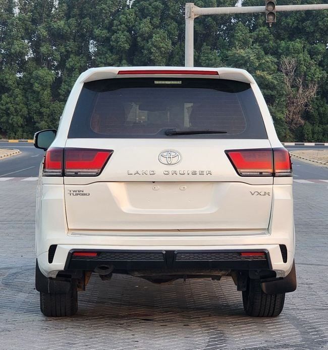 Подержанный Toyota Land Cruiser 200 Series Рестайлинг 1, 5.7 л, 2014 в Шардже от Nassem Al Sham Used Cars Белый цвет. GCC | AUTO.AE