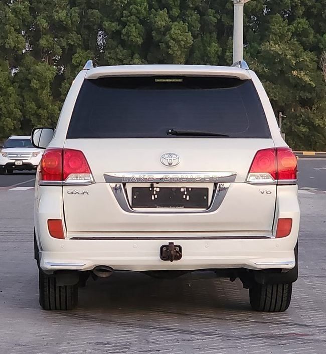 Подержанный Toyota Land Cruiser 200 Series Рестайлинг 1, 4.6 л, 2013 в Шардже от Nassem Al Sham Used Cars Белый цвет. GCC | AUTO.AE