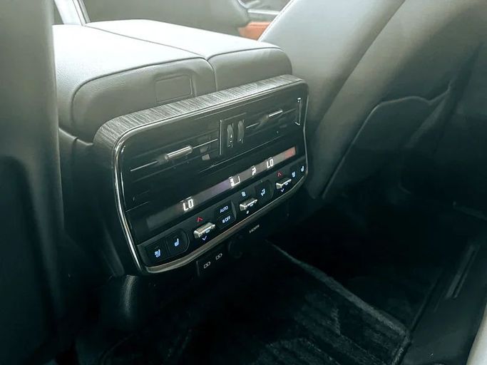 Подержанный Toyota Land Cruiser 300 Series, 3.4 л, 2022 в Шардже от Ryno Cars Серый цвет. GCC | AUTO.AE