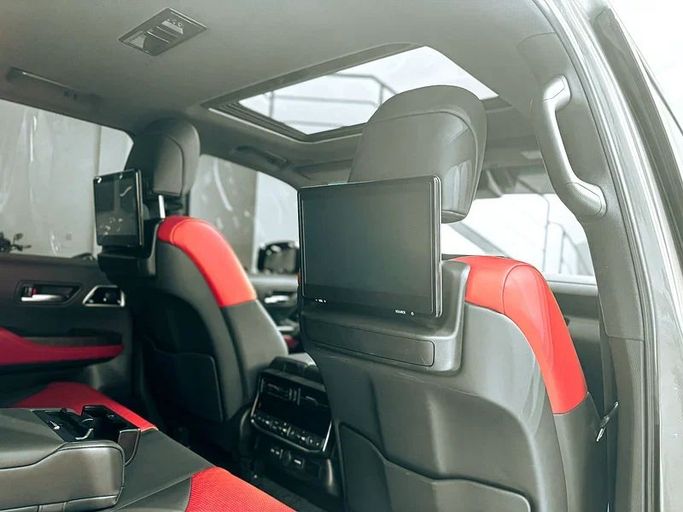 Подержанный Toyota Land Cruiser 300 Series, 3.4 л, 2022 в Шардже от Ryno Cars Серый цвет. GCC | AUTO.AE