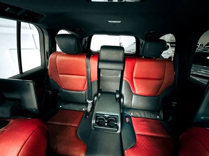 Подержанный Toyota Land Cruiser 300 Series, 3.4 л, 2022 в Шардже от Ryno Cars Серый цвет. GCC | AUTO.AE