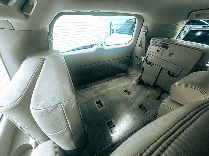 Подержанный Toyota Land Cruiser 200 Series Рестайлинг 2, 4.0 л, 2015 в Шардже от Ryno Cars Белый цвет. GCC | AUTO.AE