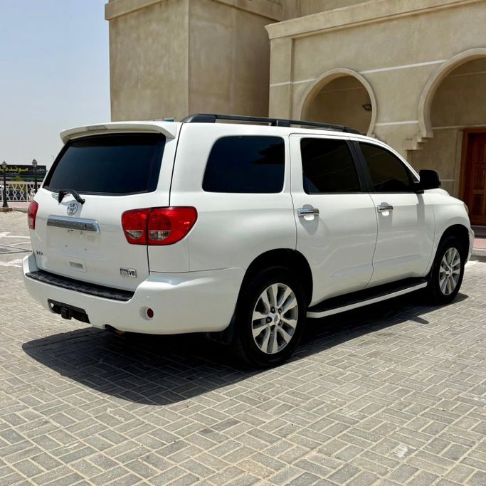 Подержанный Toyota Land Cruiser 200 Series Рестайлинг 2, 5.7 л, 2015 в Шардже от Sarmad Cars Белый цвет. Other | AUTO.AE