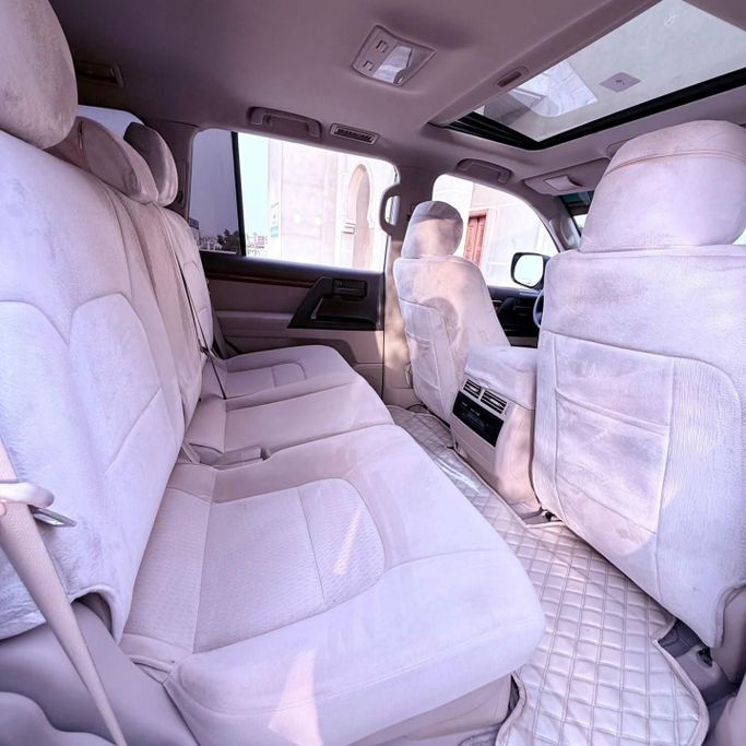 Подержанный Toyota Land Cruiser 200 Series Рестайлинг 1, 4.6 л, 2014 в Шардже от Sarmad Cars Белый цвет. Other | AUTO.AE