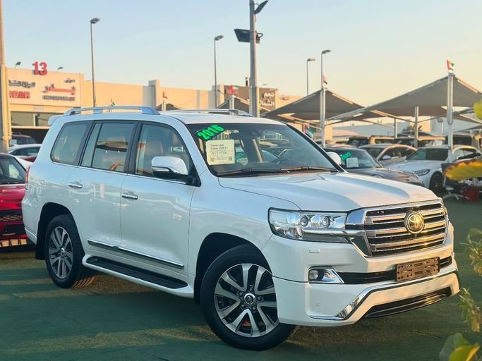 Used Toyota Land Cruiser 200 Series Facelift 2, 5.7 l, 2016 in Sharjah by Badar Used Cars, White color.  | AUTO.AE