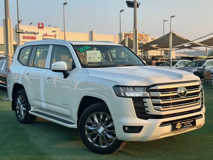 Подержанный Toyota Land Cruiser 300 Series, 3.4 л, 2024 в Шардже от Badar Used Cars Белый цвет.  | AUTO.AE