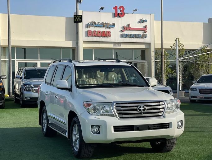 Used Toyota Land Cruiser 200 Series Facelift 1, 5.7 l, 2012 in Sharjah by Badar Used Cars, White color.  | AUTO.AE