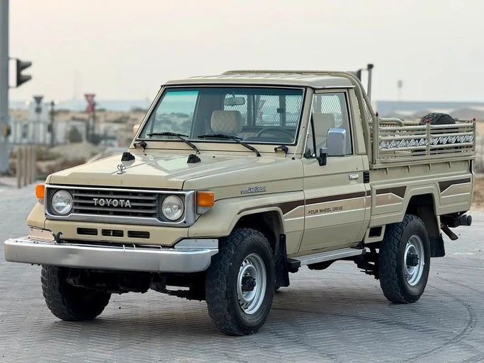 Used Toyota Land Cruiser 70 Series, 4.0 l, 1991 in Sharjah by Al Jawareh Used Cars, Beige color. GCC Specs | AUTO.AE