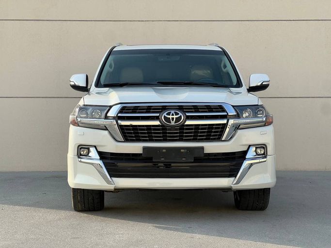 مستعملة Toyota Land Cruiser 200 Series 200 Series Facelift 2, 5.7 l, 2021 في في الشارقة من Union Used Cars، اللون أبيض. مواصفات الخليج | AUTO.AE