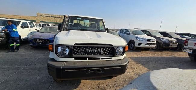 Новый Toyota Land Cruiser 70 Series Рестайлинг 2, 4.2 л, 2025 в Шардже от WALID ASAAD CARS Белый цвет. Other | AUTO.AE