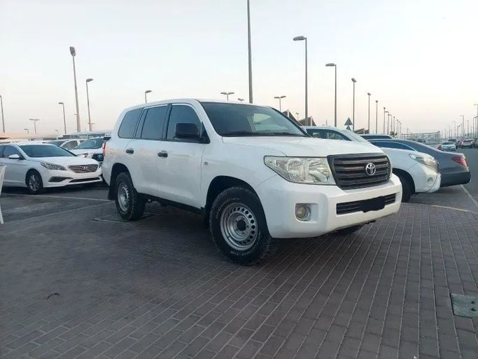 Подержанный Toyota Land Cruiser 200 Series Рестайлинг 1, 4.5 л, 2015 в Шардже от Yamani Used Cars Trading LLC Белый цвет. GCC | AUTO.AE