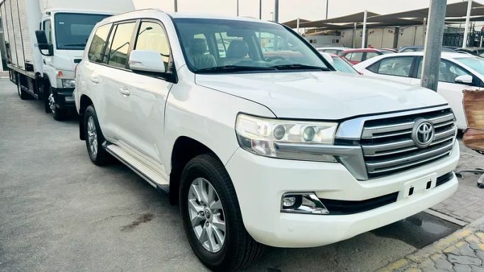 مستعملة Toyota Land Cruiser 200 Series 200 Series Facelift 2, 4.0 l, 2019 في في الشارقة من AL SAMHA USED CARS، اللون أبيض. مواصفات الخليج | AUTO.AE