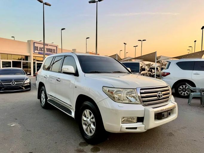 Used Toyota Land Cruiser 200 Series, 4.0 l, 2010 in Sharjah by Black Wheel Used Cars, White color. GCC Specs | AUTO.AE