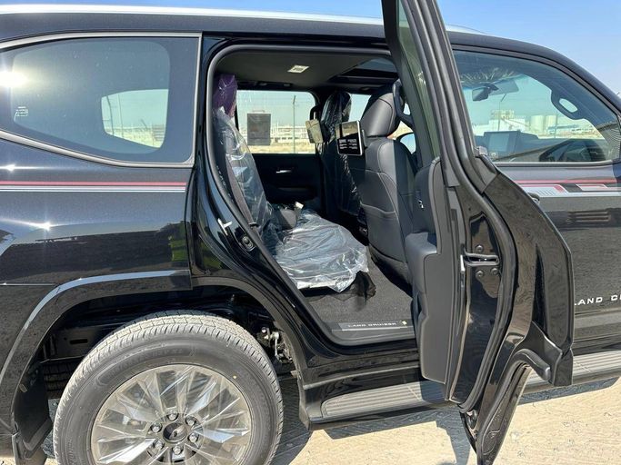 جديدة Toyota Land Cruiser السلسلة 300, 4.0 l, 2026 في في الشارقة، اللون أسود. مواصفات الخليج | AUTO.AE | إعلان #249761