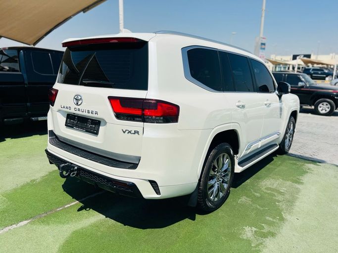 Used Toyota Land Cruiser 300 Series, 4.0 l, 2025 in Sharjah by Rebou Najd Used Cars, White color. GCC Specs | AUTO.AE | Listing #260056