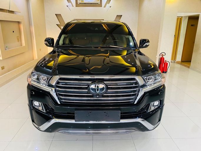 جديدة Toyota Land Cruiser 200 Series 200 Series Facelift 2, 5.7 l, 2018 في في الشارقة من AlHamoor، اللون أسود. مواصفات الخليج | AUTO.AE | إعلان #261779