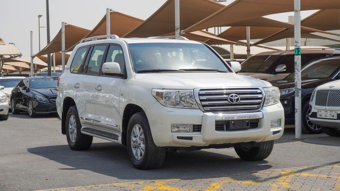 Used Toyota Land Cruiser 200 Series, 4.6 l, 2011 in Sharjah by Almalakyah Cars, White color. GCC Specs | AUTO.AE | Listing #267425