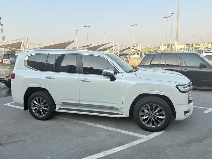 مستعملة Toyota Land Cruiser السلسلة 300, 3.4 l, 2022 في في الشارقة من SAMA AL NASHAMA، اللون أبيض. مواصفات الخليج | AUTO.AE | إعلان #272500