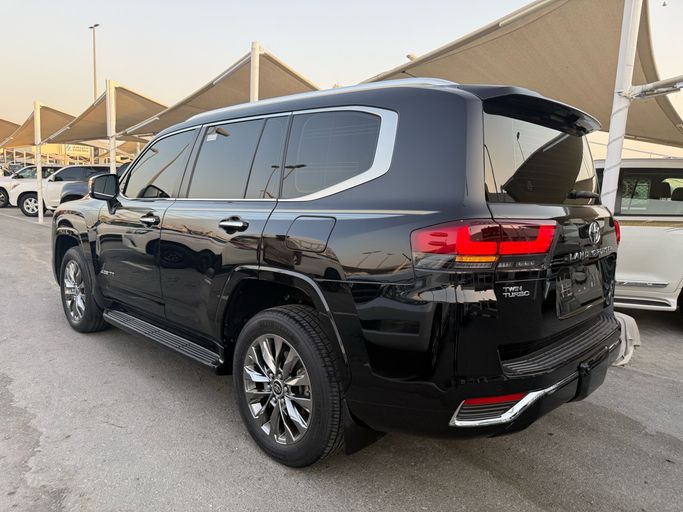 مستعملة Toyota Land Cruiser Twin Turbo السلسلة 300, 3.5 l, 2023 في في الشارقة من SAMA AL NASHAMA، اللون أسود. مواصفات الخليج | AUTO.AE | إعلان #272576