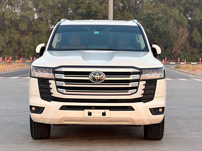 Подержанный Toyota Land Cruiser 300 Series, 4.0 л, 2024 в Шардже от Al Aayan Used Cars Белый цвет. GCC | AUTO.AE | Объявление #272905