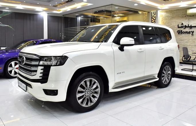 Подержанный Toyota Land Cruiser Twin Turbo 300 Series, 3.5 л, 2025 в Шардже от Honey Jidosha Used Cars Tr. Белый цвет. GCC | AUTO.AE | Объявление #272998