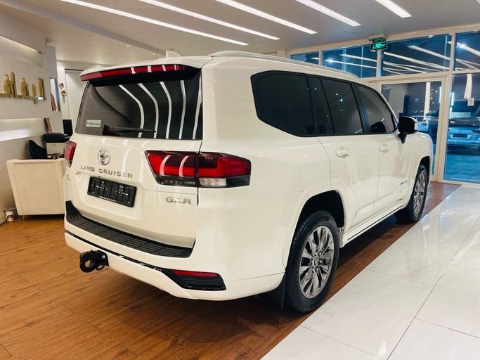 مستعملة Toyota Land Cruiser Twin Turbo السلسلة 300, 3.5 l, 2026 في في الشارقة من Alyamama Motors، اللون أبيض. مواصفات الخليج | AUTO.AE | إعلان #273269