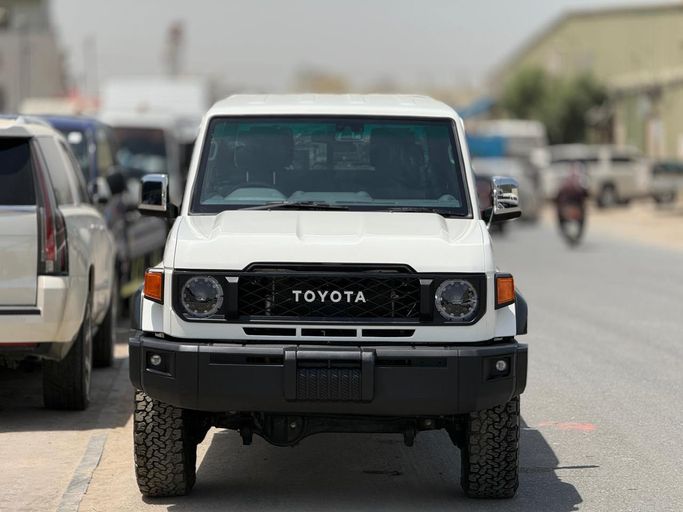 مستعملة Toyota Land Cruiser 70 Series 70 Series Facelift 2, 4.5 l, 2024 في في الإمارات, الشارقة من Luluat Al Khan Used Auto spare Parts، اللون أبيض. المواصفات الأسترالية | AUTO.AE | إعلان #274708