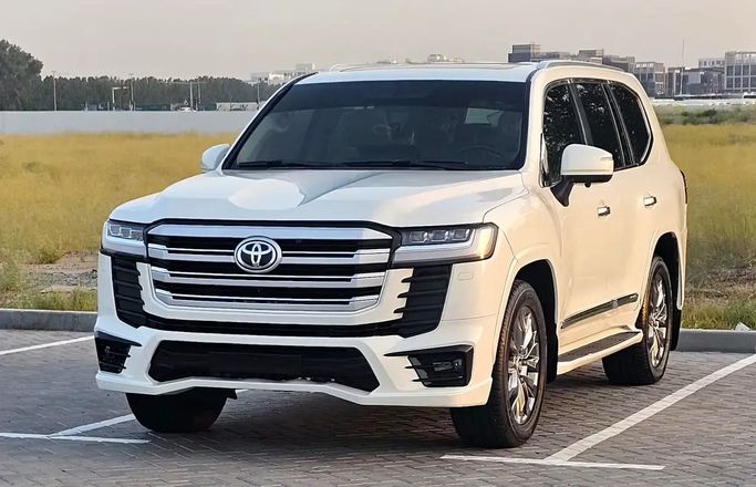 مستعملة Toyota Land Cruiser 200 Series 200 Series Facelift 2, 4.0 l, 2015 في في الإمارات, الشارقة من Nassem Al Sham Used Cars، اللون أبيض. مواصفات الخليج | AUTO.AE | إعلان #275959