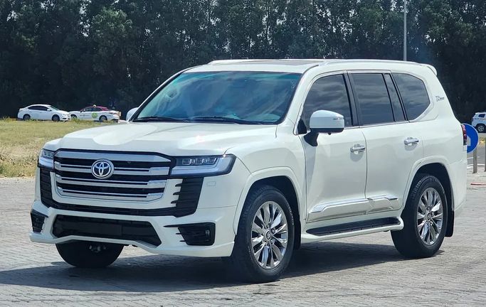 مستعملة Toyota Land Cruiser 200 Series 200 Series Facelift 2, 5.7 l, 2016 في في الإمارات, الشارقة من Nassem Al Sham Used Cars، اللون أبيض. مواصفات الخليج | AUTO.AE | إعلان #275965