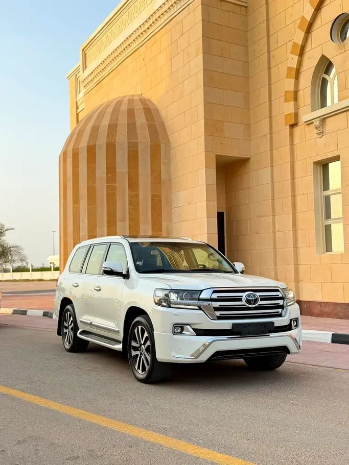 مستعملة Toyota Land Cruiser 200 Series 200 Series Facelift 2, 5.7 l, 2018 في في الإمارات, الشارقة من Auto Drive، اللون أبيض. مواصفات الخليج | AUTO.AE | إعلان #276294
