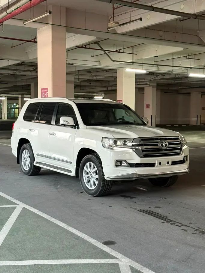 Подержанный Toyota Land Cruiser 200 Series Рестайлинг 2, 4.0 л, 2018 в ОАЭ, Шарджа от Auto Drive Белый цвет. GCC | AUTO.AE | Объявление #276295
