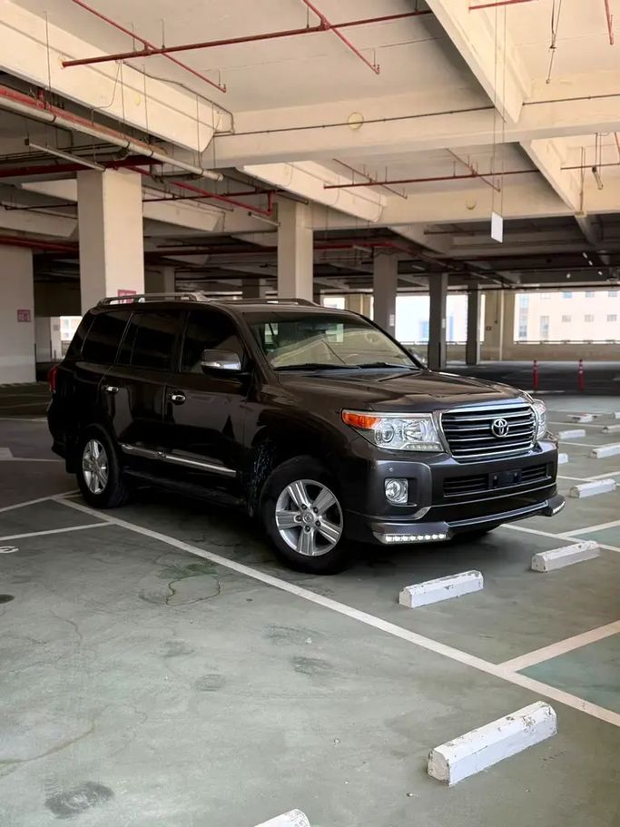 Подержанный Toyota Land Cruiser 200 Series Рестайлинг 1, 4.6 л, 2015 в ОАЭ, Шарджа от Auto Drive Серый цвет. GCC | AUTO.AE | Объявление #276297