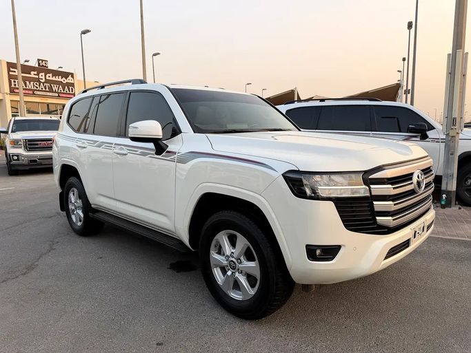 مستعملة ⁦Toyota Land Cruiser Twin Turbo السلسلة 300، 3.5 l، 2022⁩ في في الإمارات, الشارقة من Hamsat Waad، اللون أبيض. مواصفات الخليج | AUTO.AE | إعلان #281017
