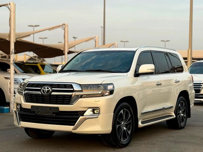 Подержанный Toyota Land Cruiser 200 Series Рестайлинг 2, 5.7 л, 2021 в ОАЭ, Шарджа от Hamsat Waad Белый цвет. GCC | AUTO.AE | Объявление #281042