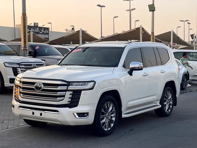 Used ⁦Toyota Land Cruiser 300 Series, 4.0 l, 2022⁩ in UAE, Sharjah by ASAL ALHAIBAH USED CARS, White color. GCC Specs | AUTO.AE | Listing #287326